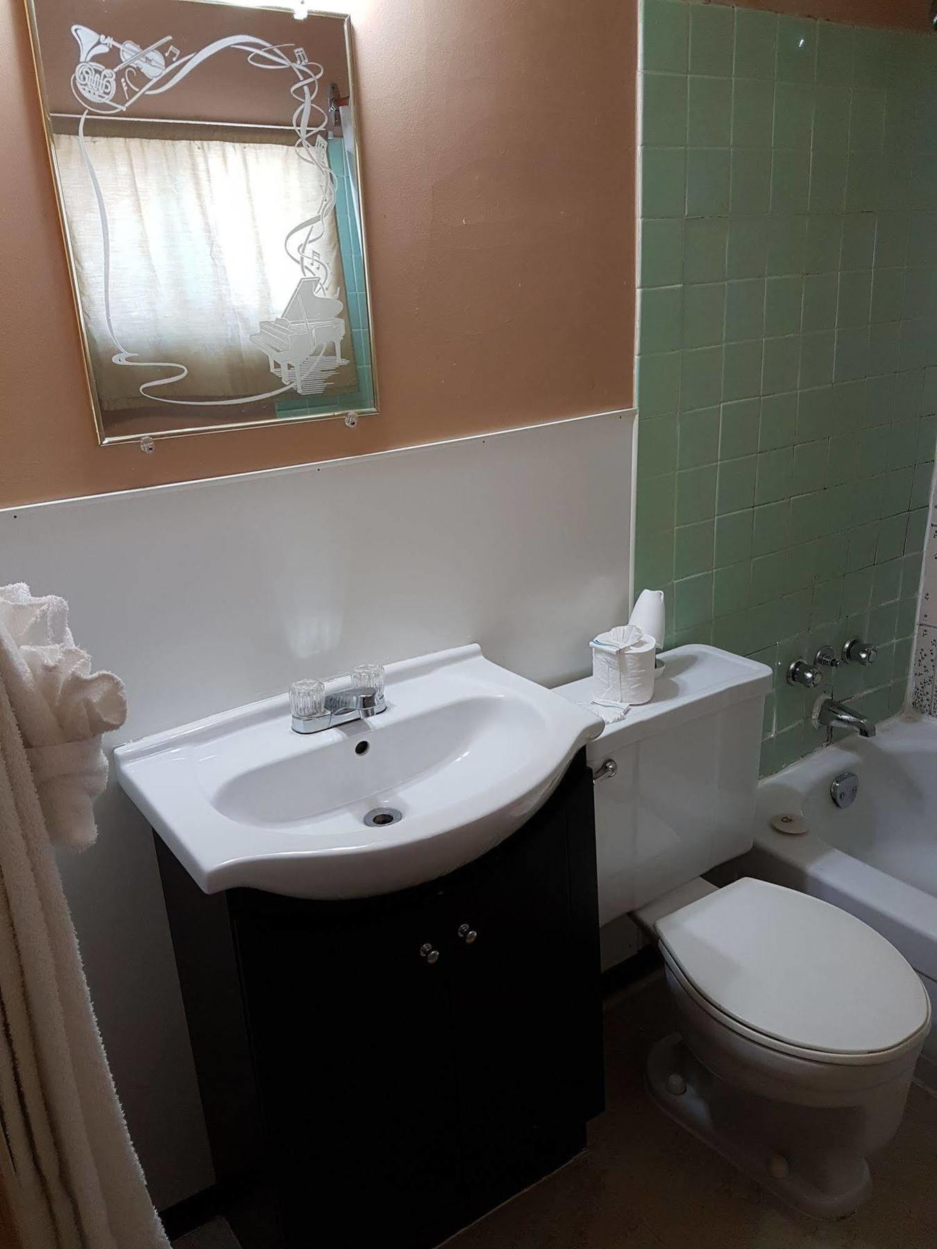 Capri Motel Порт-Колборн Экстерьер фото